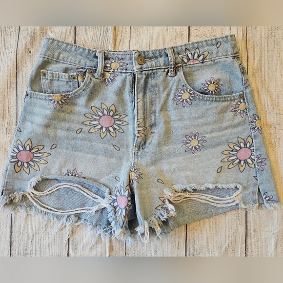 No Boundaries Juniors Size 7 Denim Raw Hem Floral Boho Hippie Shorts Hi-Rise - Picture 3 of 9
